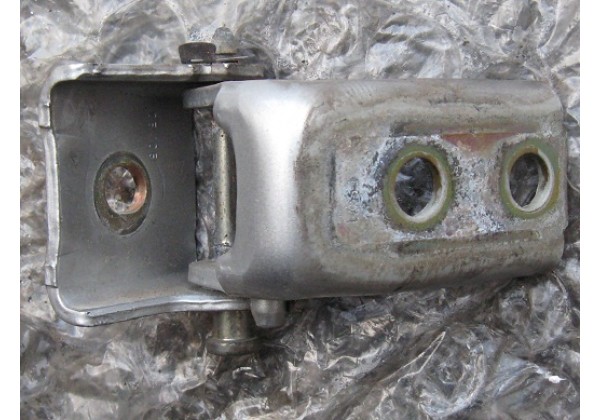 петля дверки,нижня,ліва передня Peugeot 407,1.6hdi